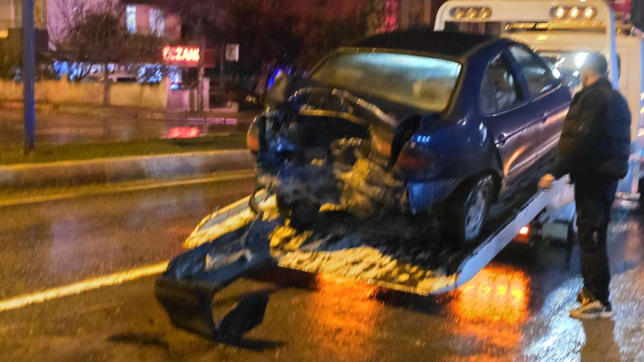 Muğla'da Ehliyetsiz ve Alkollü Sürücü Galeriye Daldı 3